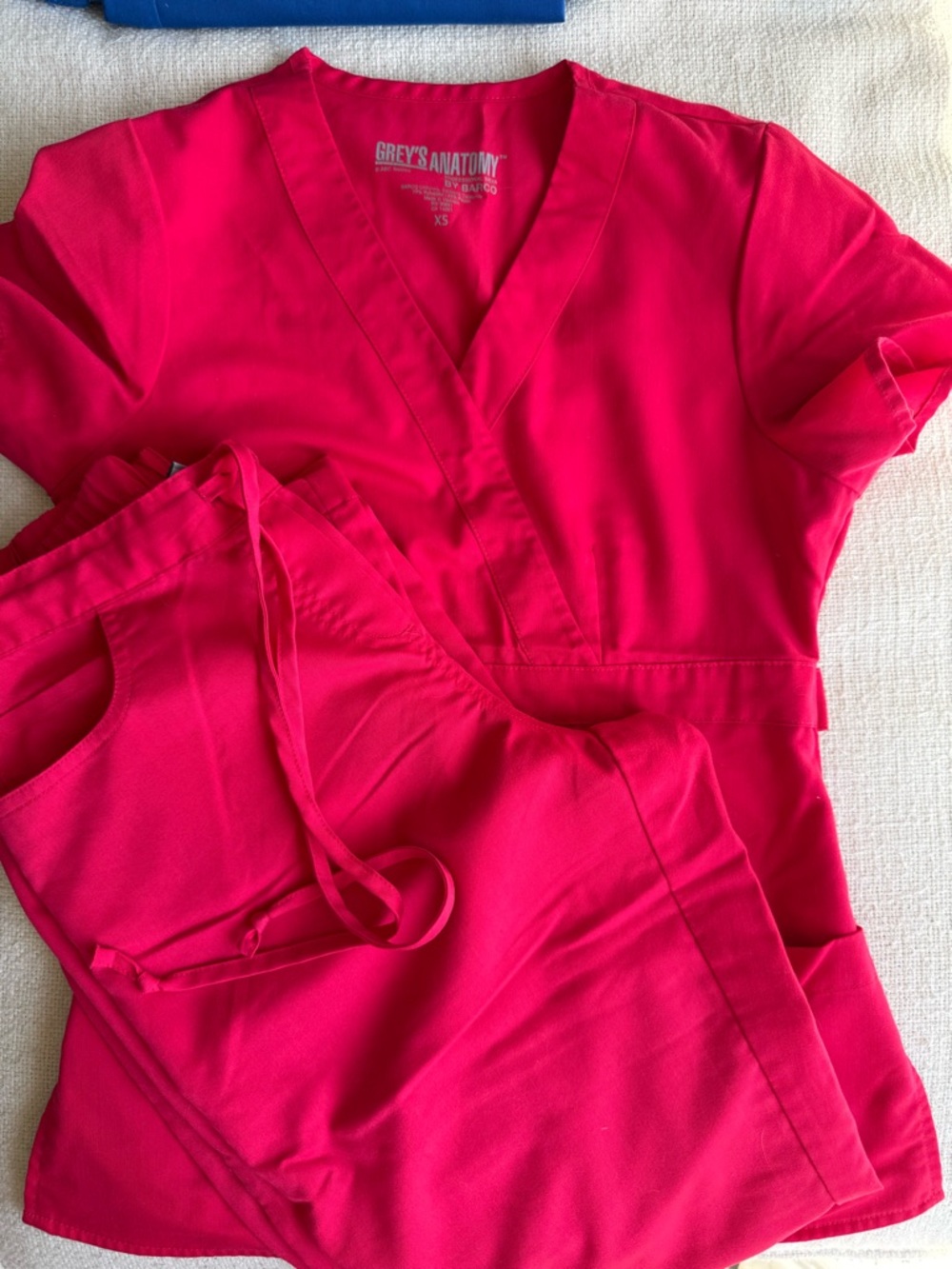 Grey's Anatomy Women's Red Scrub Top and Drawstring Pants Set Small